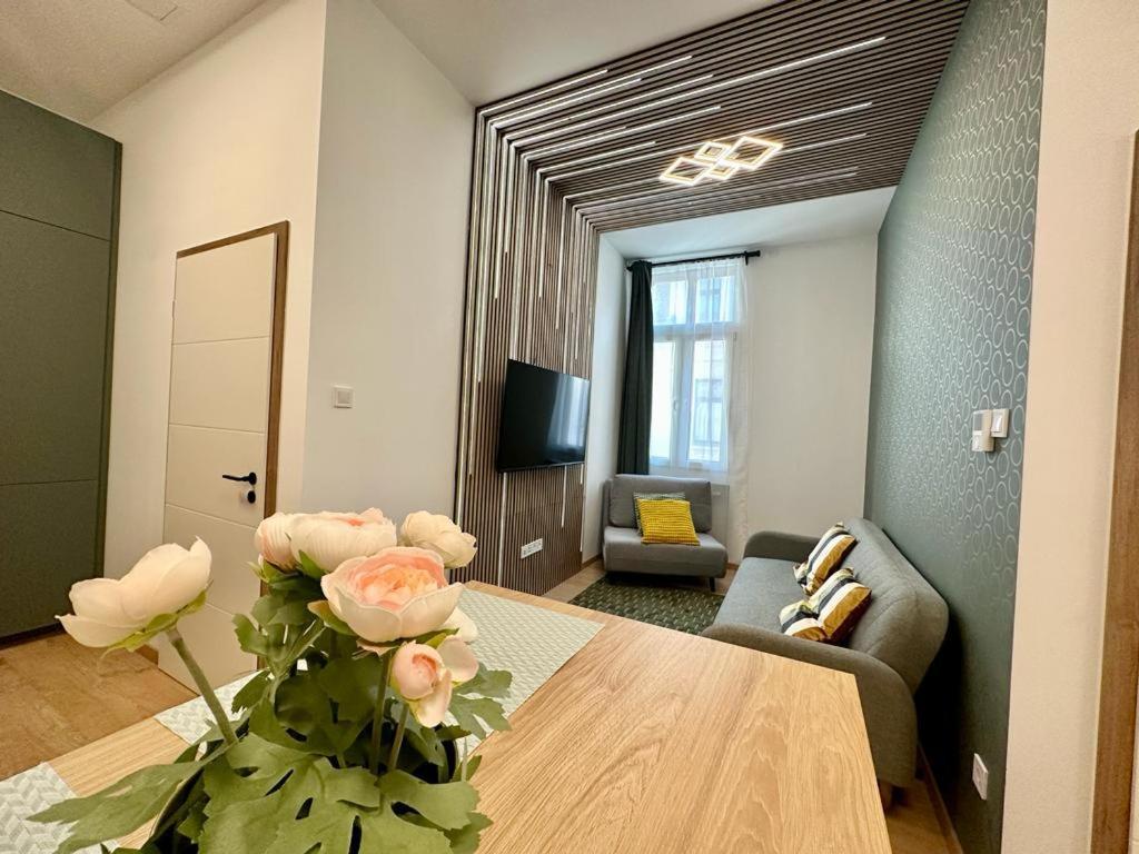 Apartment At Gozsdu Courtyard #Partyzone #Downtown #Freeparking Budapeste Exterior foto