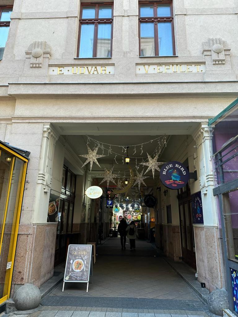 Apartment At Gozsdu Courtyard #Partyzone #Downtown #Freeparking Budapeste Exterior foto