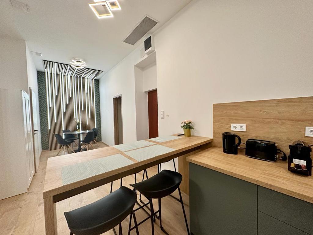 Apartment At Gozsdu Courtyard #Partyzone #Downtown #Freeparking Budapeste Exterior foto