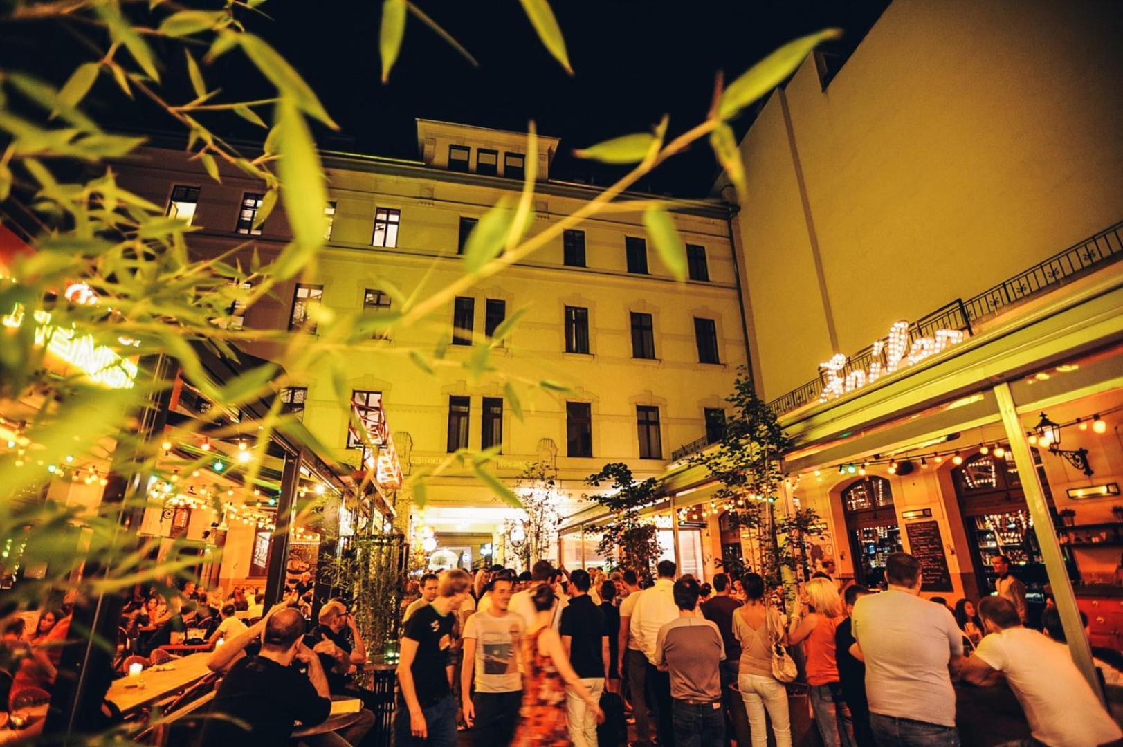 Apartment At Gozsdu Courtyard #Partyzone #Downtown #Freeparking Budapeste Exterior foto